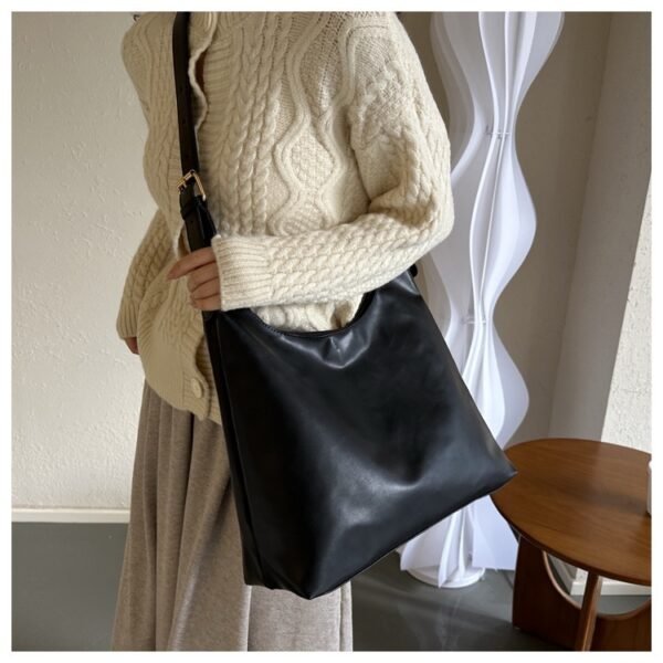 Large Capacity Elegant PU Leather Tote Bag – Urban Commuter Shoulder Bag for Women