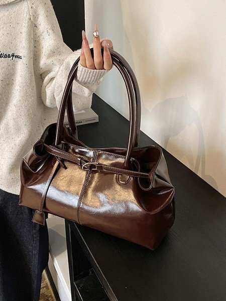 Vintage Leather Shoulder BagElevate your everyday look with sleek urban simplicity. Crafted in premium coffee-toned PU leather with a structured horizontal silhouette. Features a secure lock closure, built-in center divider, and double straps for effortless style.