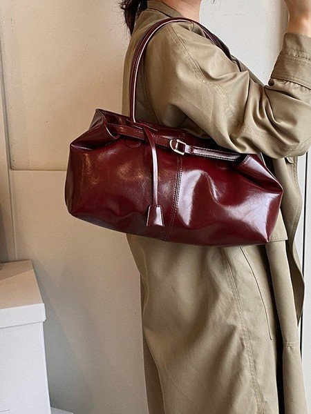 Vintage Leather Shoulder BagElevate your everyday look with sleek urban simplicity. Crafted in premium coffee-toned PU leather with a structured horizontal silhouette. Features a secure lock closure, built-in center divider, and double straps for effortless style.