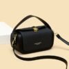 ​👜 Minimalist Structured Flap Shoulder BagElevate your everyday style with our Minimalist Structured Flap Bag. Designed with a chic mix of woven textured fabrics and smooth leather finishes, this bag brings a modern, sophisticated touch to any outfit—whether you're heading to work, brunch, or an evening outing.